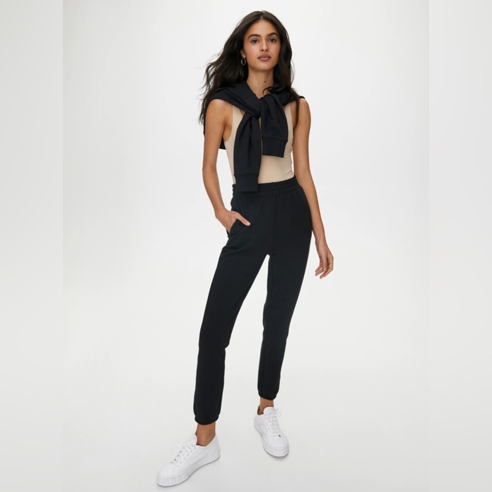 ARITZIA The Group by Babaton Leisure Jogger in Black. Size Small.